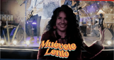 Una mujer en la imagen y letras de Muévete Lento