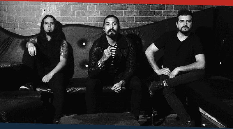 Aparecen 3 personas. Foto Banda Piel.