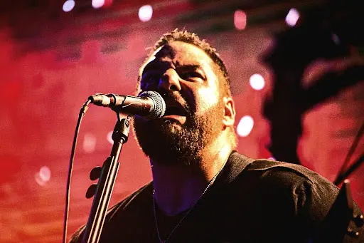 Fénix es un proyecto lleno de fuerza y calidad musical, con influencias de bandas como Sepultura, Grave, Criminal, Gojira y Hatebreed, entre otras, que hacen de su música una experiencia única, con líricas que giran en torno a la fuerza interior y conducida por estridentes riffs.