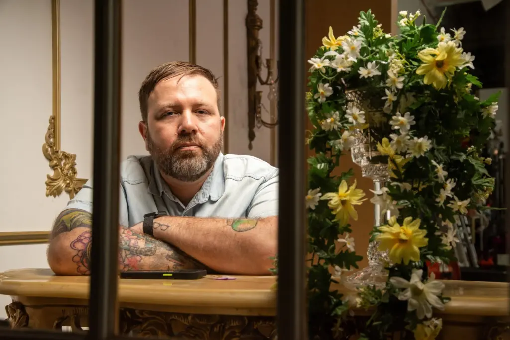 Falquez estrena 'Solemn Eyes'