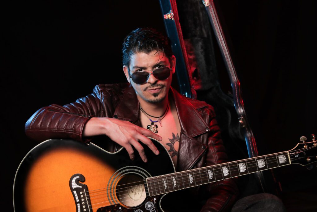 Alejo Villalobos presenta 'Ya va siendo hora'